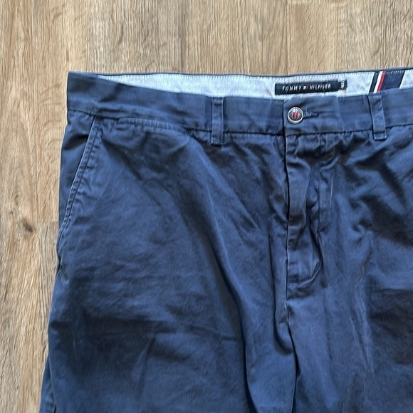 TOMMY HILFIGER SHORTS SIZE(40) - Picture 4 of 8